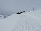 Il ripido accesso finale al rifugio presso l'Alpe Vannino.....